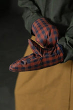 Load image into Gallery viewer, BRAEMAR Mittens *less than 1m
