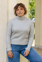 Load image into Gallery viewer, Basic Rollkragen Pullover Schnittmuster
