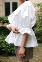 Load image into Gallery viewer, Wickelbluse Schnittmuster DAPHNE

