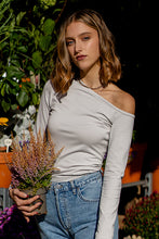 Load image into Gallery viewer, Off Shoulder Top Schnittmuster LIZA
