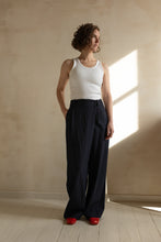 Load image into Gallery viewer, Pantalon tailleur portefeuille Hugo
