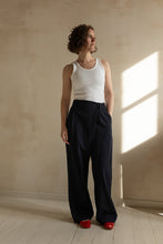 Load image into Gallery viewer, Pantalon tailleur portefeuille Hugo
