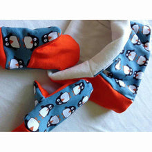 Load image into Gallery viewer, Astronaut Mittens &amp; Neck Warmer Pattern
