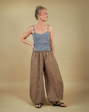 Load image into Gallery viewer, Bubble Pants Sewing Pattern
