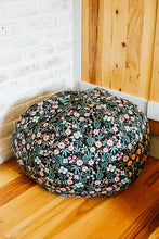 Load image into Gallery viewer, Floor Pouf Sewing Pattern

