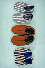 Load image into Gallery viewer, Men Slipper Sewing Pattern
