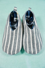 Load image into Gallery viewer, Men Slipper Sewing Pattern
