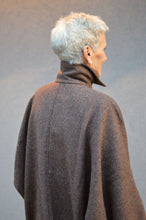 Load image into Gallery viewer, Basics Overcoat

